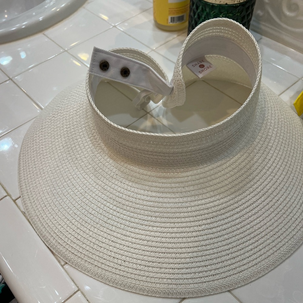 Shade and shore white sun hat in great condition
